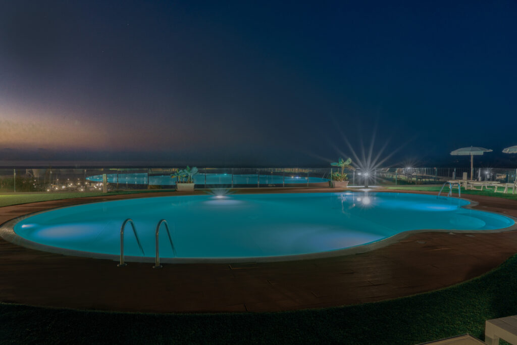 Piscina vista mare Tropea