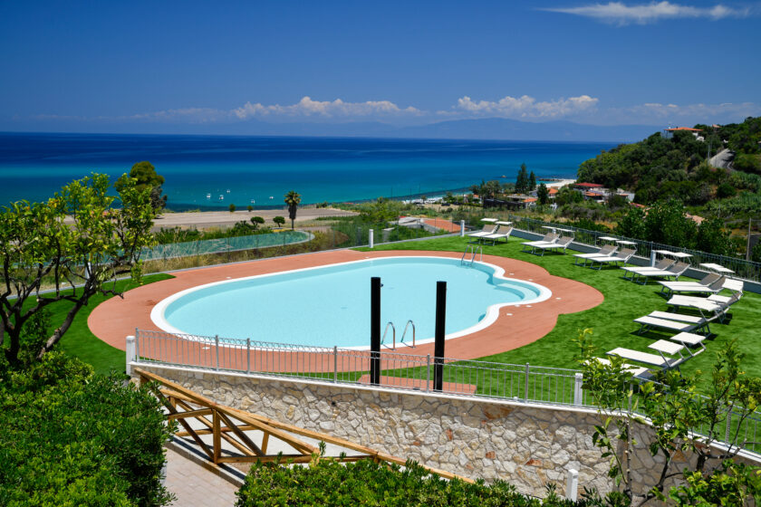 Piscina vista mare